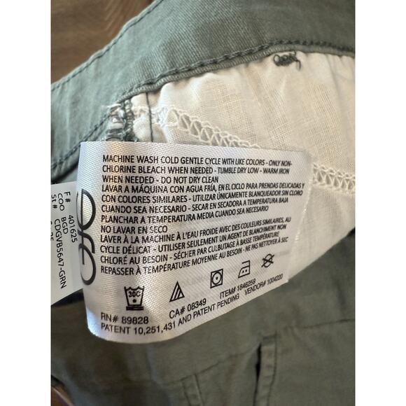 NWT Gloria Vanderbilt Mid-Rise Stretch Twill Chino 5" Inseam Green Short Size 14 - Picture 11 of 13